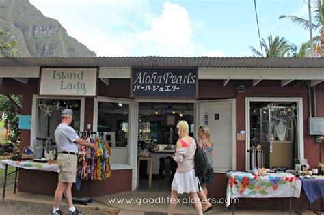 Where to shop for souvenirs in Oahu, Hawaii | Hawaii vacation outfits