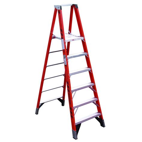 Werner 14 Ft Reach Fiberglass Platform Step Ladder With 375 Lb Load