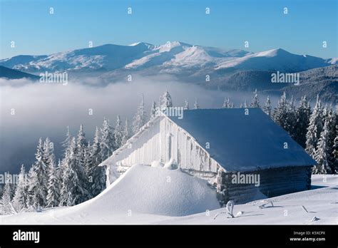 Mountain Cabin Remote Landscape Hi Res Stock Photography And Images Alamy