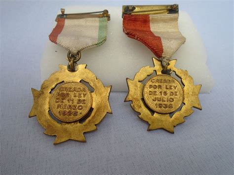 Cruz de guerra modelo 1942, condecoración española por méritos de guerra, concedida a muchos combatientes de la división azul por sus combates en la unión soviética durante la operación barbaroja. Condecoraciones Militares Antiguas 15 Y 20 Años - $ 2,998 ...