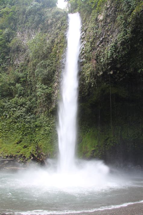 Jocurile de noroc pot crea dependență. Catarata La Fortuna in La Fortuna - Costa Rica - reizen ...