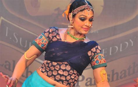 Hot Images Of Indian Actresses Shobana Hot Navel Show In Her New Dance