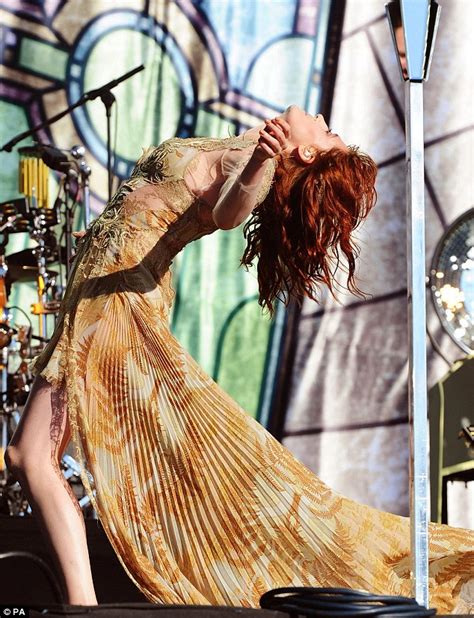 Hackney Weekend Florence Welch And Lana Del Rey Shows Off Their Legs