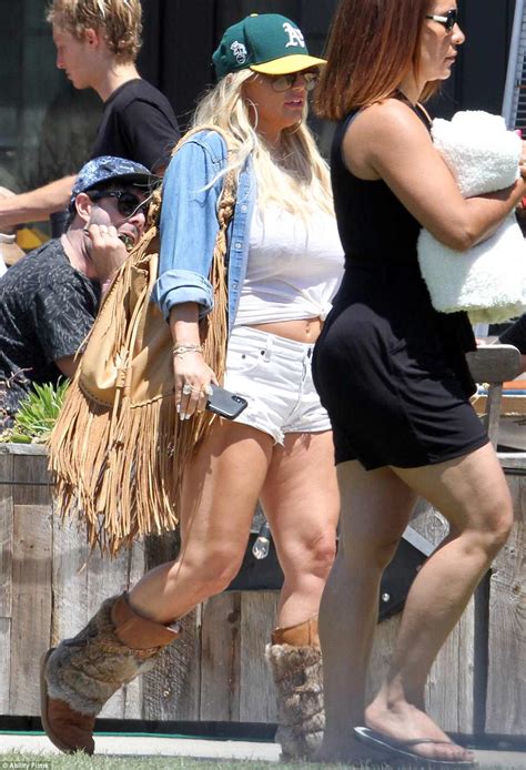 jessica simpson picture exclusive the blonde beauty is back in her daisy dukes daily mail online