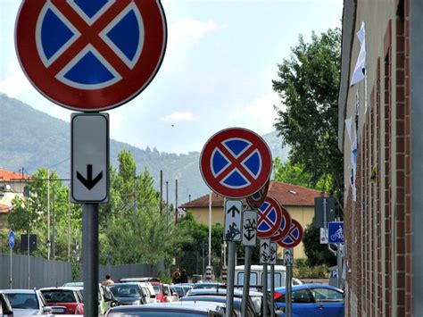 Driving In Italy Italian Road Signs Italy Explained