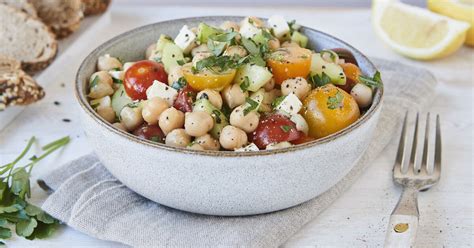 Salat mit Kichererbsen einfaches Rezept mit Feta