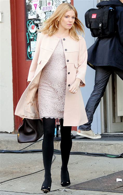 Sienna Miller S Maternity Style Us Weekly Maternity Fashion Sienna