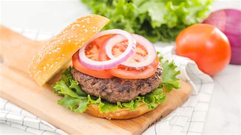 * 1/4 cup chopped green bell pepper. Classic Beef Burger Recipe | The Domestic Geek
