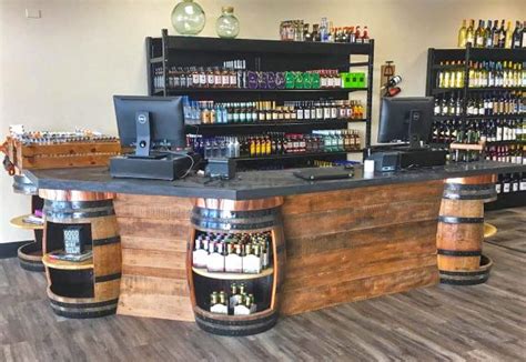 Liquor Store Shelving Design Counter And Display Ideas Loja De Cerveja Loja De Bebidas
