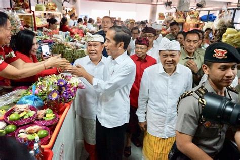 Presiden Jokowi Kunjungi Pasar Badung Bali Sehari Setelah Ktt G20 Bali