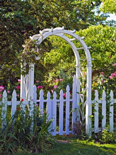 White Picket Fence With Arch Gardens Garden Arches Cottage Garden
