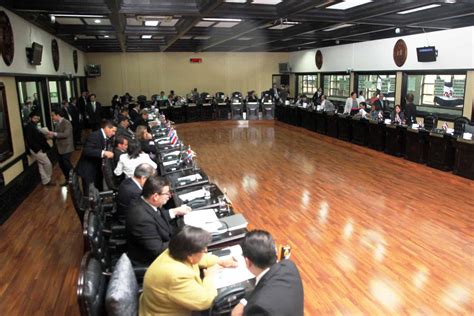 Costa Rican Lawmakers Pass 2015 Budget Without A Single Cut In Spending