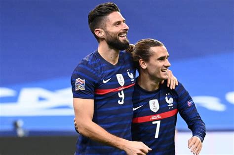 Glyn kirk/afppenyerang chelsea, olivier giroud (kanan), berselebrasi setelah dia mencetak gol dalam pertandingan liga inggris antara chelsea vs tottenham hotspur di stamford bridge, london. Thực hư chuyện Juventus dự định chiêu mộ Olivier Giroud ...