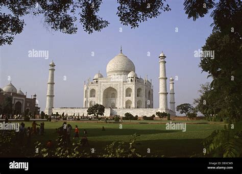 Taj Mahal One Of The Seven Wonders Of The World Taj Mahal This