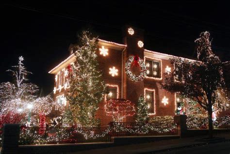 20 Phenomenal Outdoor Christmas Lights Setups Nimvo Interior Design