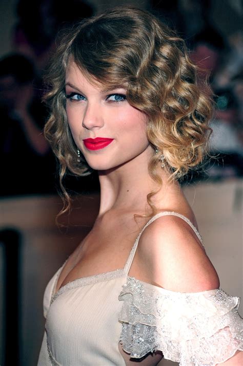 Taylor Swift In Red Lipstick How To Get Taylors Red