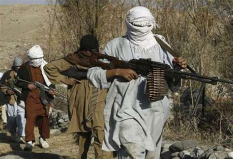 Godine.talibani su nastali u pakistanu u izbjegličkim logorima u kojima su boravile afganistanske izbjeglice a presudan utjecaj na njihovo učenje imale su vjerske škole koje su bile financirane od strane naftom bogatih arapskih država. Talibani prihvatili primirje za ramazan, prvi put od 2001.