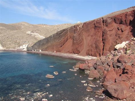 How To Visit Red Beach Santorini But Beware Of Rockslides