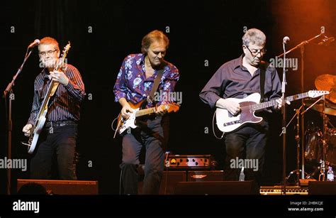 Mike Stevens Rick Fenn Graham Gouldman Mike Stevens Of 10cc Perform