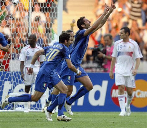 L'italia tornò quindi in finale dopo 12 anni ed eliminò la germania per la terza volta nella storia dei mondiali (in precedenza l'aveva sconfitta nel 1970 in semifinale e nel 1982 in finale). Foto Marco Materazzi: Immagini Materazzi calciatore e ...