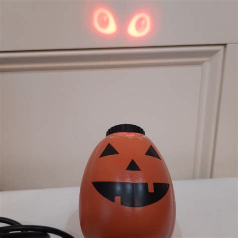 Gemmy Eyescreams Blinking Eyes Light Show Projector Led Red Halloween