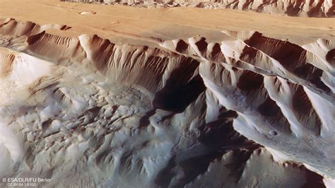 Stunning New Mars Photos Explore The Solar Systems Largest Canyon Space