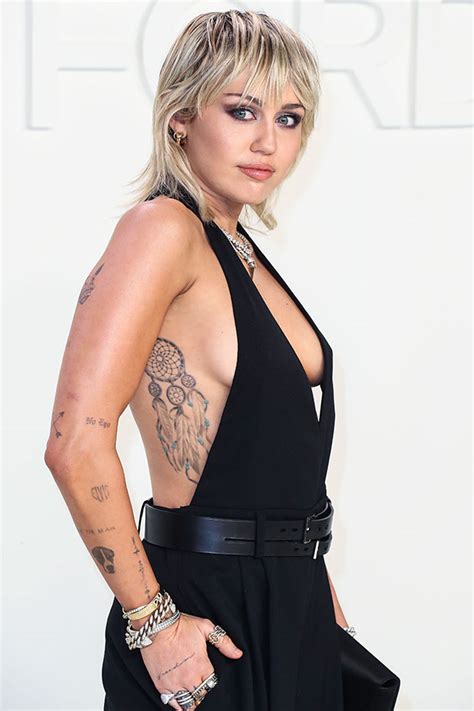 Miley Cyrus Rocks Shorts Crop Top For Mirror Selfie Hollywood Life