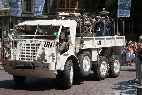 In den haag werd de nederlandse veteranendag gehouden, de organisatie hoopte op tenminste 100.000 bezoekers. 6de Editie Nederlandse Veteranendag in Den Haag | De ...