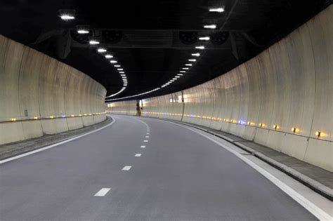 La Chamoise Premier Grand Tunnel Routier Français éclairé Par Led