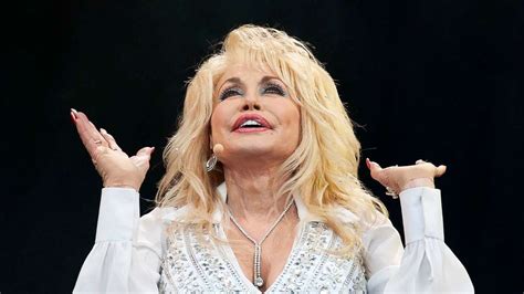 Dolly Parton Wehrt Sich Gegen Fake Vorwürfe Stars