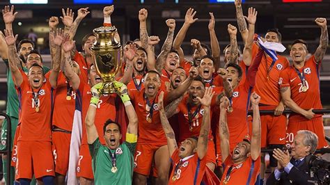 .copa america y sigue el camino de chile en esta simulacion de la copa que une a la conmebol y muhhas sedes futboleras de todo america con esta serie. Chile gana su segunda Copa América a costa de una ...