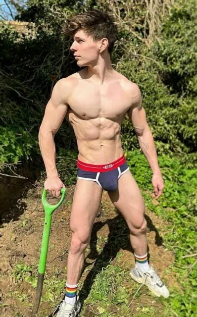 Shirtless Male Beefcake Muscular Fit Briefs Gardening Hunk Man Photo 4x6 B992 £3 20 Picclick Uk