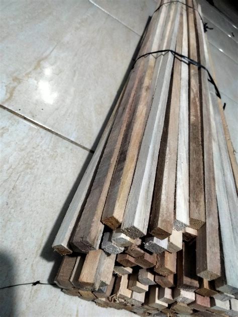Tiang kayu/tiang sangkar burung kotak diameter 8mm panjang 70cm isi