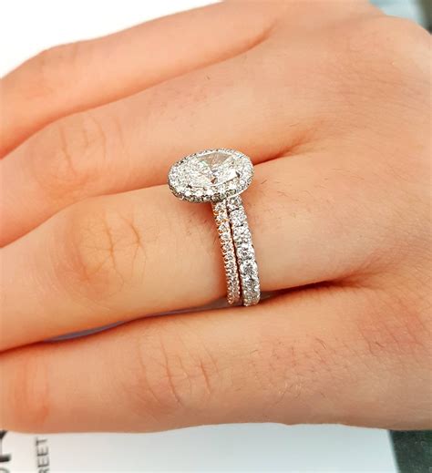 Find diamond engagement rings in white gold, yellow gold, rose gold, platinum. 15 Inspirations of Oval Diamond Engagement Rings And ...