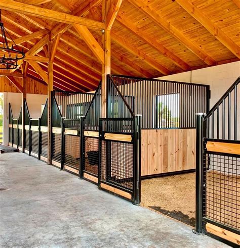 Beautiful Airy Stall Fronts Horse Farm Ideas Horse Barn Plans Barn