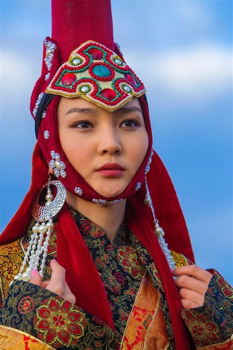 Historical Costume Historical Clothing Traditional Fashion Traditional Dresses Gengis Kan
