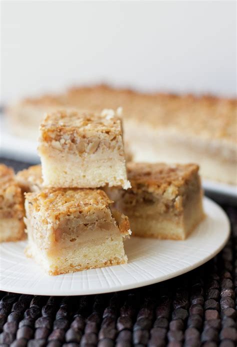 La receta de kuchen de nuez, es uno de esos platos perfectos para la hora del té, aunque también sirve como postre, este excelente pastel es perfecto también para degustarlo con una bebida viendo unas películas. Kuchen de nuez | En Mi Cocina Hoy