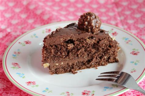 Für die verzierung 8 kugeln zur seite legen (nach belieben mehr). Rocher-Schokoladen Torte - Sasibella