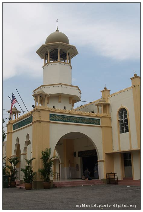 Jamek mosque (masjid jamek), formally known as masjid sultan abdul samad jamek, is kuala lumpur's oldest mosque, dating back to 1909. myMasjid Photo Collections » Blog Archive » Masjid Jamek ...