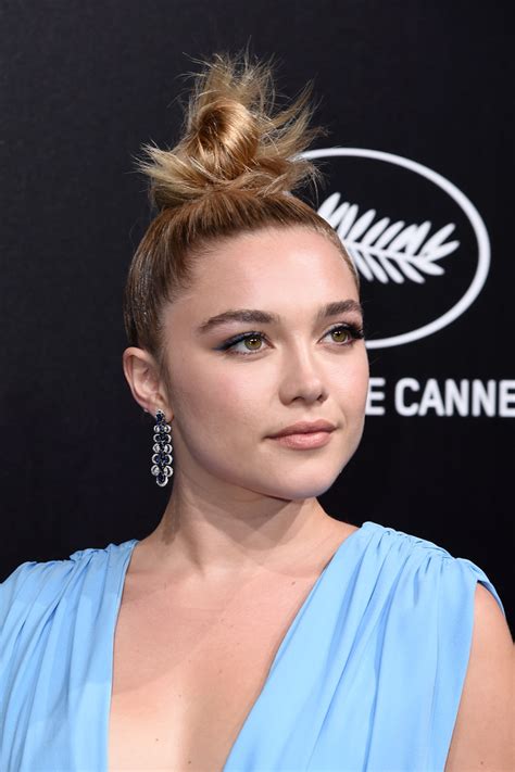 Florence Pugh Photos Photos - Official Trophee Chopard Dinner - Photocall - The 72nd Cannes 