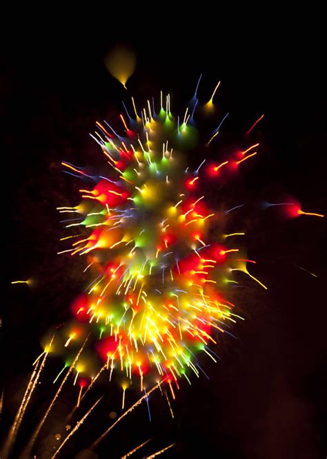 Photographer Captures Fireworks Bursts And Blooms With Long Exposure