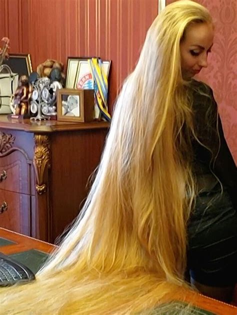 Video Business Woman With Floor Length Blonde Hair Realrapunzels In 2023 Long Hair Styles