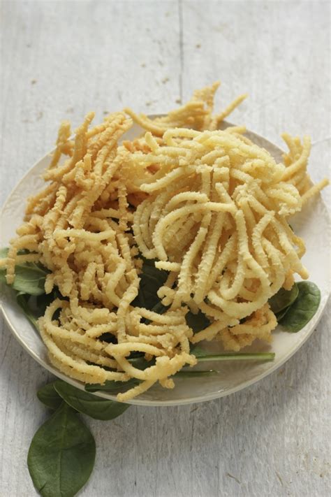 Si tratta di un modo creativo per utilizzare un ingrediente tradizionale come la polenta. Alla Prova del cuoco: Pollo goloso con spaghetti di patate ...