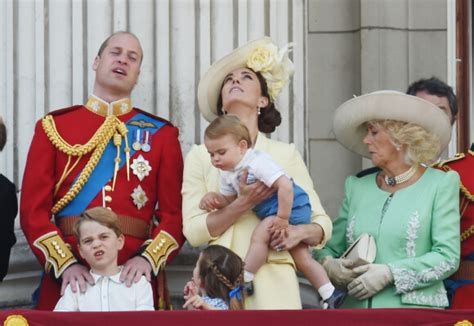 Elizabeth Ii Bannit Meghan Markle Et Le Prince Harry Dun événement Important Le Diaporama