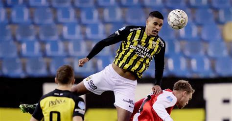 Teams feyenoord vitesse played so far 45 matches. Doekhi geniet bij Vitesse: 'Dat Feyenoord onze tactiek ...