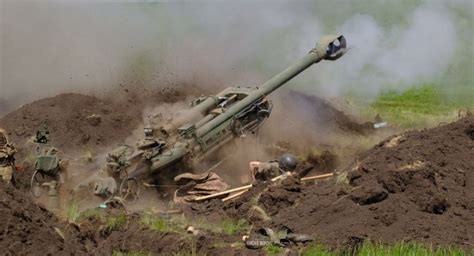 Ukrainian Artillerymen Using The American 155 Mm M777 Howitzer Showed A