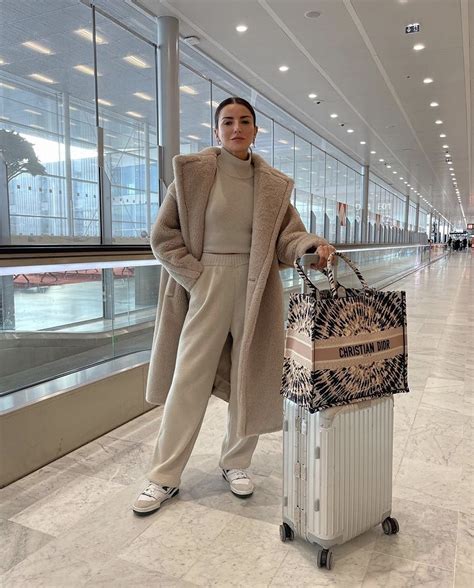 7 comfortable airport outfits to wear now that traveling a thing le chic street