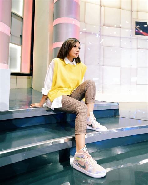 Sontek 12 Inspirasi Fashion Najwa Shihab Effortlessly Chic Orami