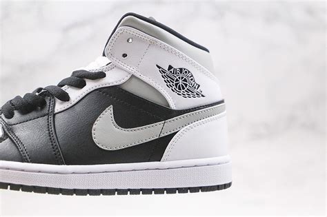 The jordan 1 mid white shadow released in october 2020 for a. Giày Nike Air Jordan 1 Mid "White Shadow" 554725-073