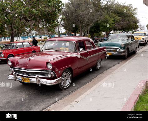 Ford Y Buick 1950 Coches Americanos Usados Como Taxis La Habana Cuba